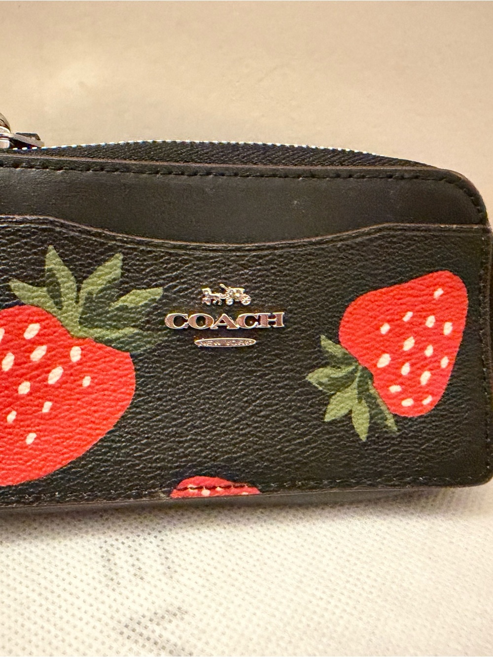 Coach Multifunction Card Case in Wild  Strawberry Print